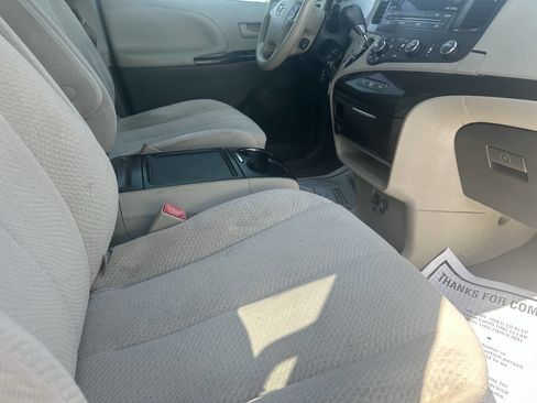 Used 2012 Toyota Sienna LE image 7