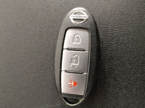 Used 2019 Nissan Pathfinder S image 32