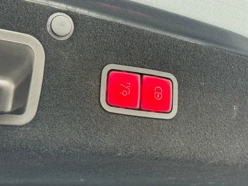 Used 2018 Mercedes-Benz S 560 4MATIC Sedan image 40