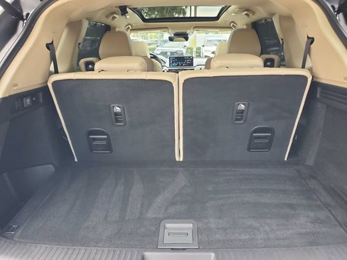 Certified 2025 Acura MDX w/ Technology Package FWD image 8