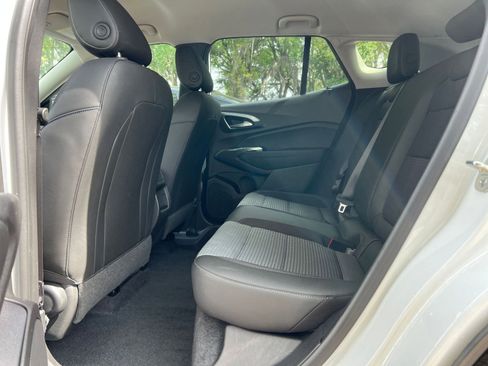 Used 2025 Chevrolet Trax LT w/ LT Convenience Package image 25