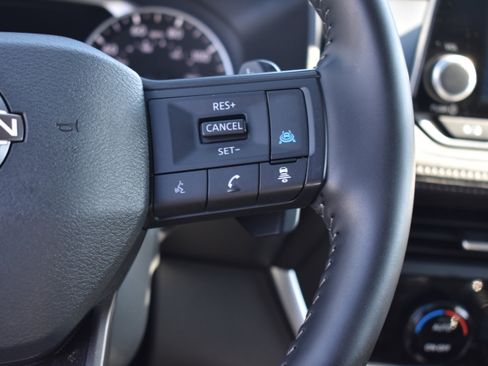 Used 2025 Nissan Rogue SV image 14