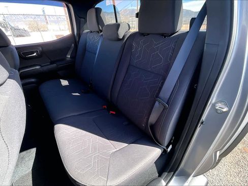 Used 2016 Toyota Tacoma TRD Off-Road image 21