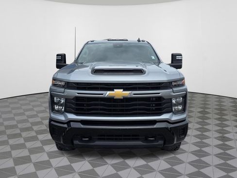 Used 2024 Chevrolet Silverado 2500 Custom AWD/4WD image 3