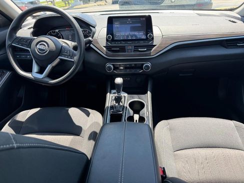 Used 2024 Nissan Altima 2.5 SV FWD image 13