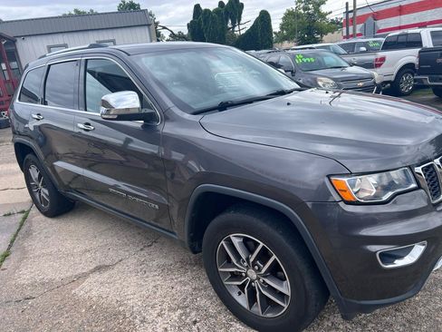Used 2017 Jeep Grand Cherokee Limited RWD image 3