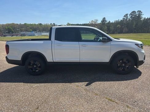 New 2026 Honda Ridgeline Black Edition image 9