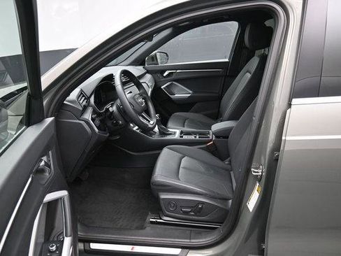Certified 2025 Audi Q3 2.0T Premium w/ Convenience Package AWD/4WD image 9