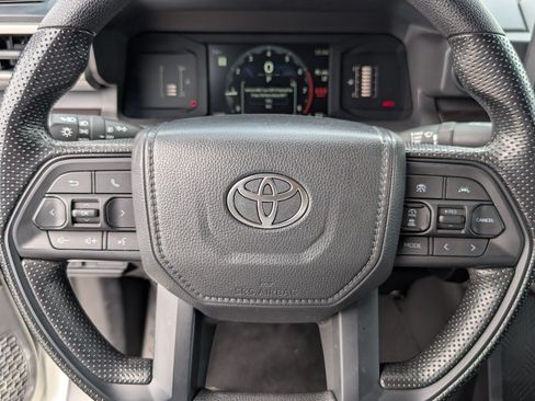 Used 2025 Toyota Tacoma SR5 AWD/4WD image 18