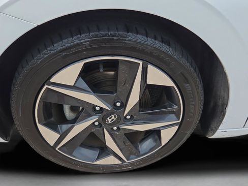 Used 2021 Hyundai Elantra SEL w/ Convenience + Premium Package image 10