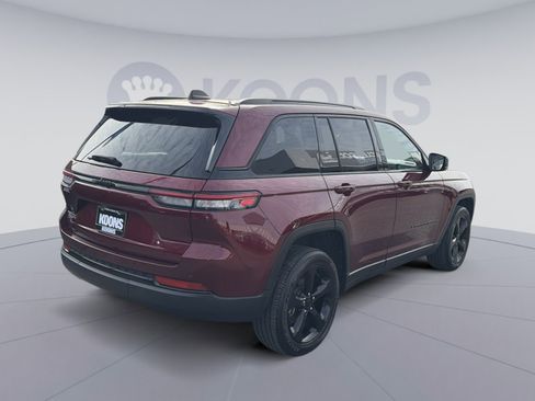 Used 2023 Jeep Grand Cherokee Altitude image 7