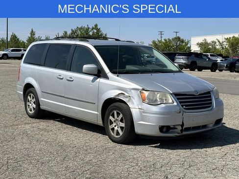 Used 2010 Chrysler Town & Country Touring w/ Heated Seat Group FWD image 6