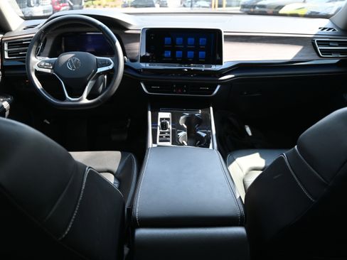 Used 2024 Volkswagen Atlas SEL image 3