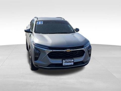 Certified 2025 Chevrolet Trax LT FWD image 10