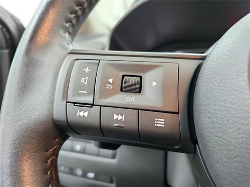 Used 2024 Nissan Rogue SV w/ SV Premium Package image 25