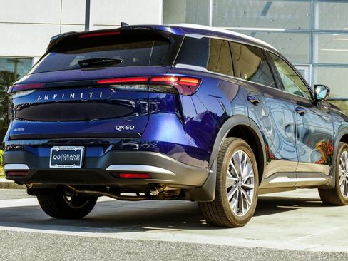 Certified 2026 INFINITI QX60 Luxe w/ Family Package FWD image 12