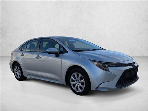 Used 2020 Toyota Corolla LE image 3