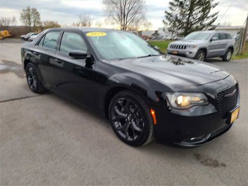Used 2023 Chrysler 300 S image 4