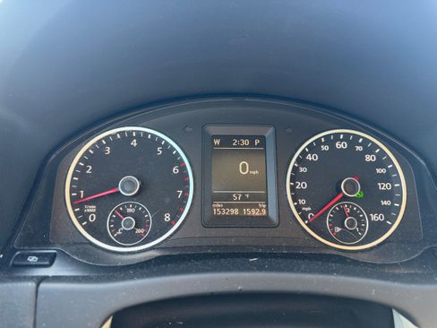 Used 2011 Volkswagen Tiguan SE image 16