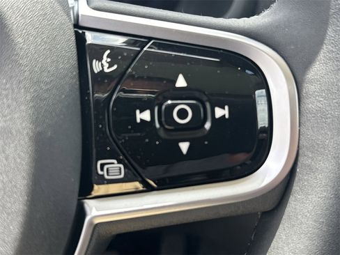 New 2025 Volvo XC90 B6 Plus w/ Protection Package Premier image 18