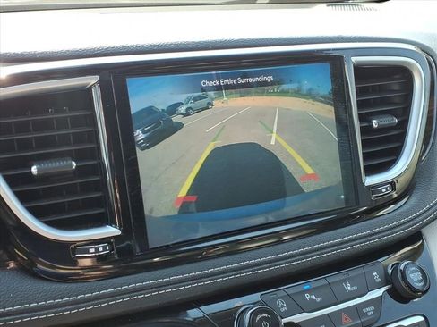 Used 2024 Chrysler Pacifica Limited image 24