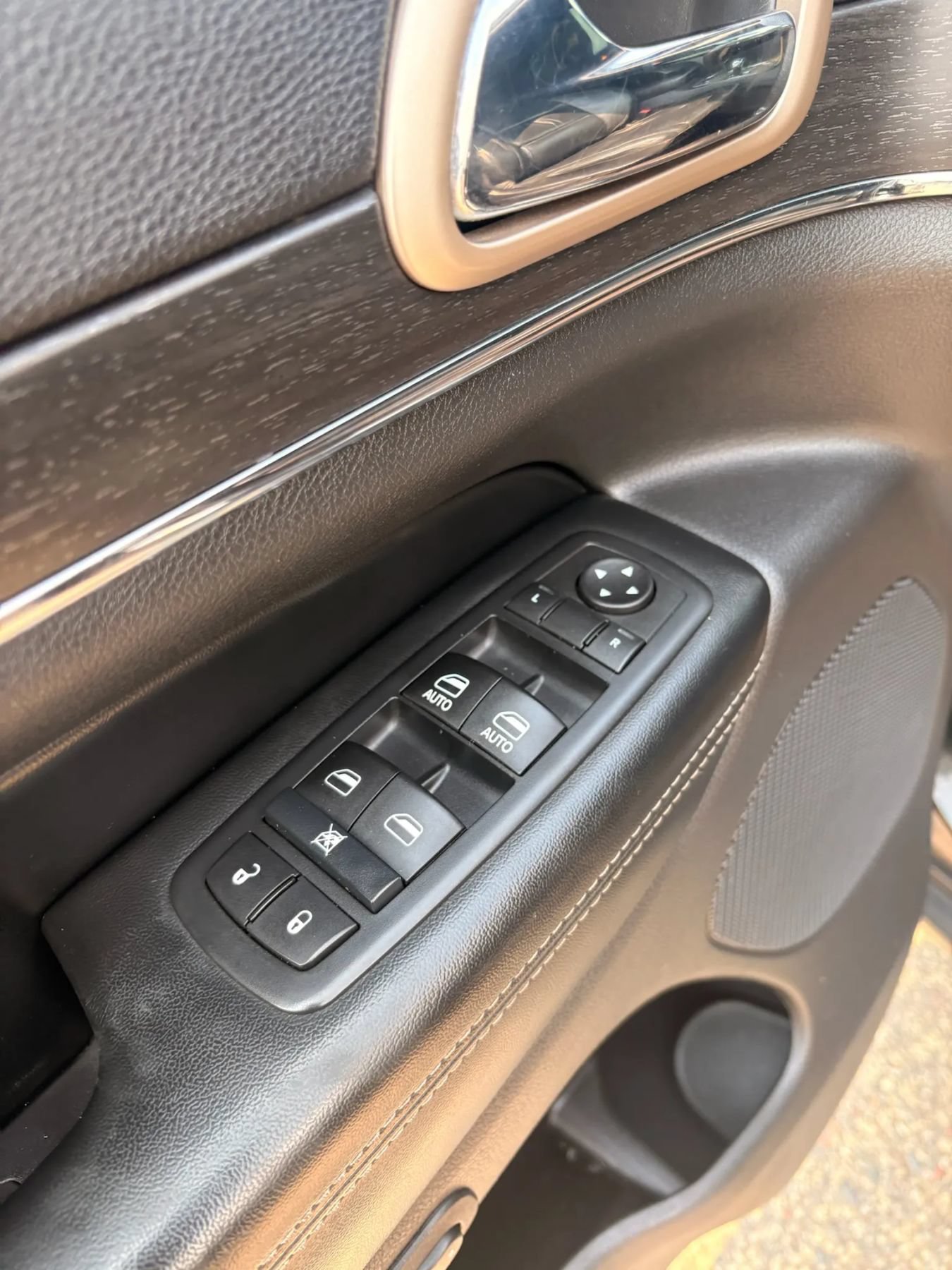 Used 2015 Jeep Grand Cherokee Limited AWD/4WD image 13