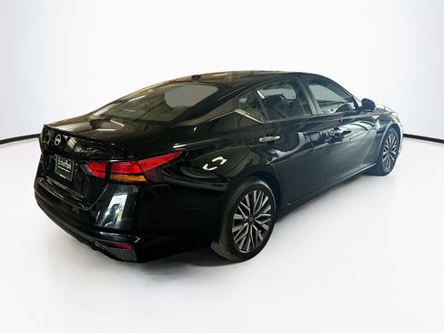 Used 2025 Nissan Altima 2.5 SV FWD image 9