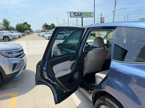 Used 2014 Subaru Forester 2.5i AWD/4WD image 19
