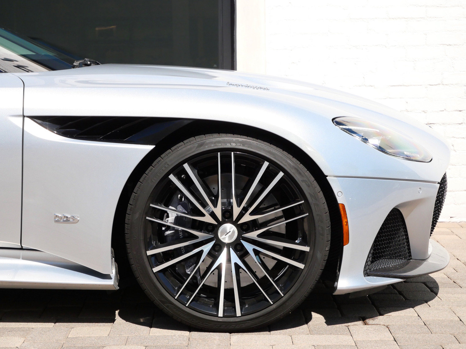 Used 2021 Aston Martin DBS Superleggera RWD image 4