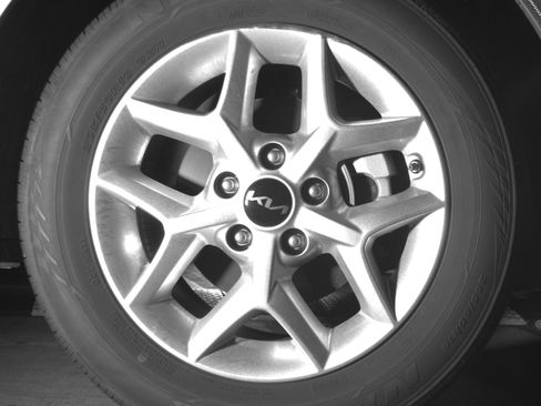 Used 2025 Kia Soul LX w/ LX Technology Package FWD image 13