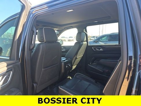 Used 2022 GMC Yukon XL SLT w/ SLT Premium Package image 8