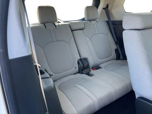 Used 2023 Honda Pilot LX image 20