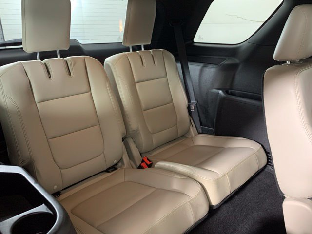 Used 2019 Ford Explorer XLT w/ Equipment Group 202A AWD/4WD image 9