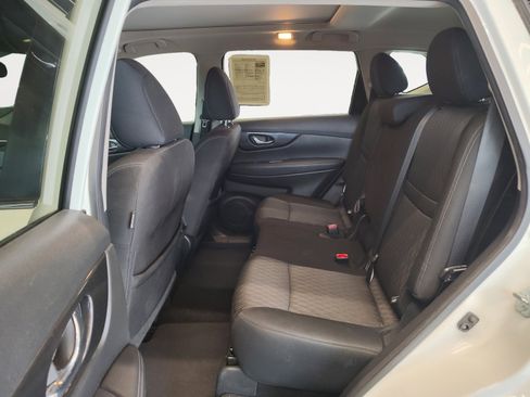 Used 2017 Nissan Rogue SV FWD image 25