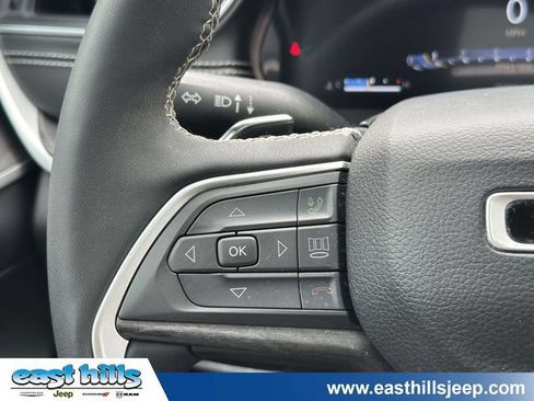 Used 2023 Jeep Grand Cherokee Limited AWD/4WD image 26