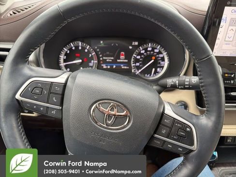 Used 2022 Toyota Highlander Platinum image 13