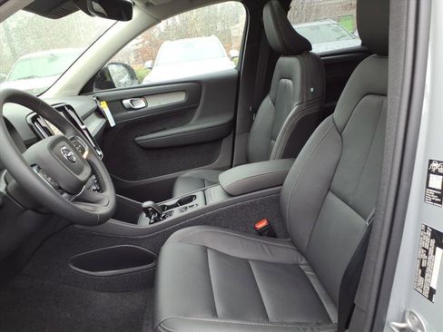 New 2026 Volvo XC40 B5 Core w/ Climate Package image 18