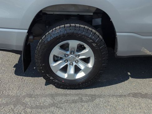 Used 2023 RAM 1500 Laramie AWD/4WD image 7