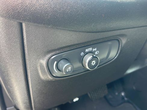 Used 2024 Chevrolet Equinox LT w/ Driver Convenience Package FWD image 19