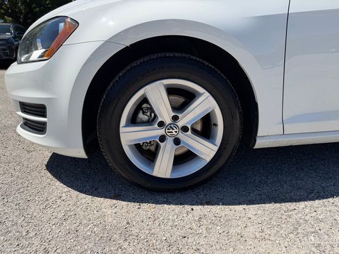 Used 2017 Volkswagen Golf S image 9