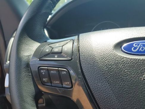 Used 2019 Ford Explorer XLT w/ Equipment Group 201A AWD/4WD image 13