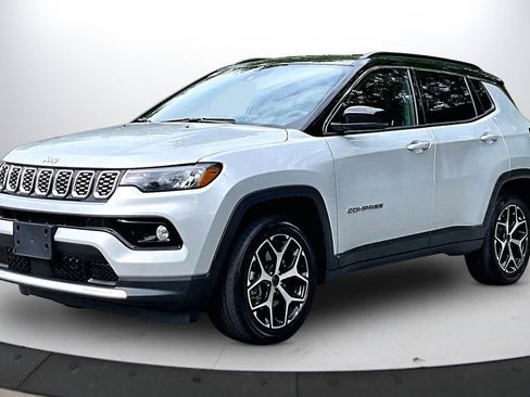 Used 2025 Jeep Compass Limited AWD/4WD image 4