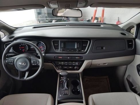 Used 2018 Kia Sedona L FWD image 28
