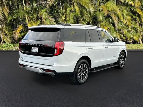 Used 2025 Ford Expedition Platinum image 5
