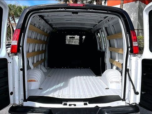 Used 2024 GMC Savana 2500 w/ Driver Convenience Package image 7