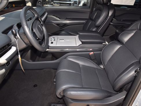 New 2025 Lincoln Navigator L Reserve w/ Jet Appearance Package image 13