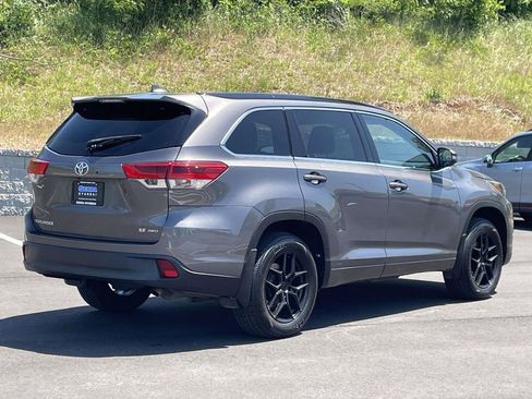 Used 2018 Toyota Highlander SE AWD/4WD image 3