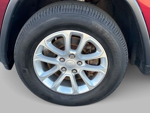 Certified 2021 Jeep Grand Cherokee Laredo AWD/4WD image 17