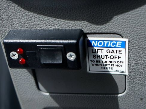 Used 2017 Ford F550 2WD Regular Cab Super Duty image 26