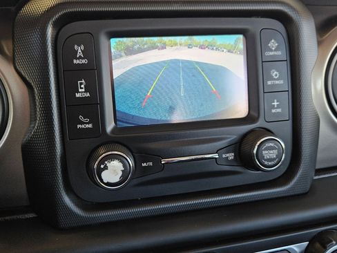 Used 2018 Jeep Wrangler Sport AWD/4WD image 17